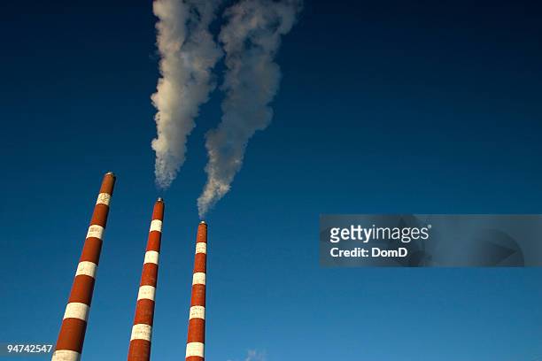 power plant stacks - coal fired power station 個照片及圖片檔