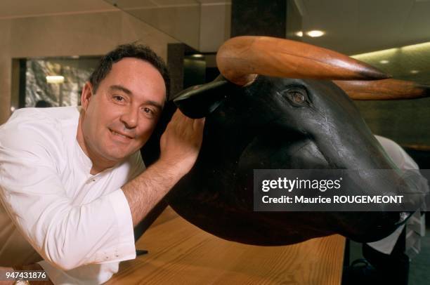 Spanish head chef Ferran ADRIA from the El Bulli restaurant in Rose . Espagne: le chef cuisinier espagnol Ferran ADRIA du restaurant El Bulli à Rose .