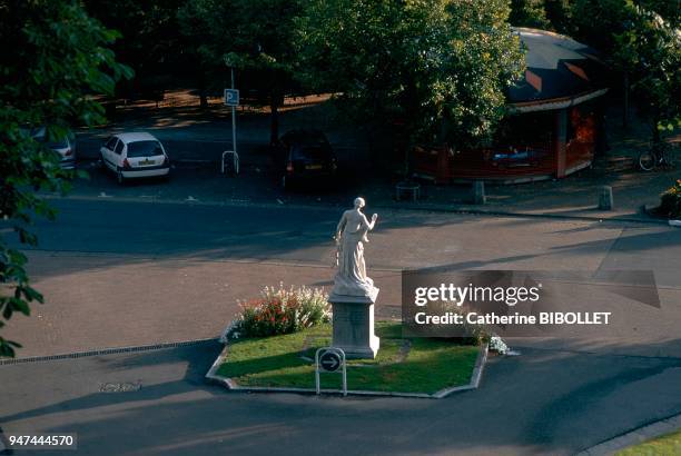 La Bigorre. Bagnères-de Bigorre, la "muse bagnéraise" de marbre blanc est l''uvre du sculpteur local Jean Escoula. Elle a été offerte par l'état à la...