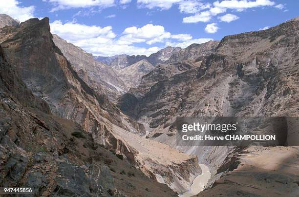 The Zanskar River seen from Parfi La . Zanskar is partially made up of high mountains, whose peaks reach up to 7000m and whose valleys are nestled...