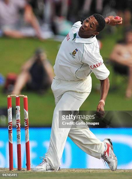 Makhaya Ntini of South Africa bowls during day 3 of the 1st Test match between South Africa and England from Supersport Park on December 18, 2009 in...