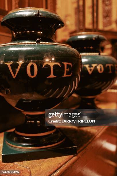 The hemicycle, ballot box, the Senat, Palais du Luxembourg, Paris 6th district L'hémicycle, urne pour les votes, le Sénat, Palais du Luxembourg,...