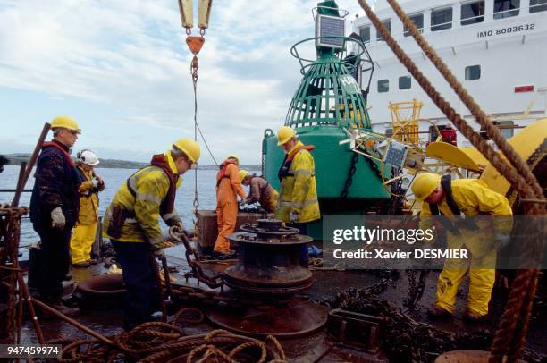 Le navire "Patricia" de "Trinityhouse" dont le "Master of corporation" n'est autre que le Prince Philippe Duc d'Edimbourg et mari de la Reine, cargo...