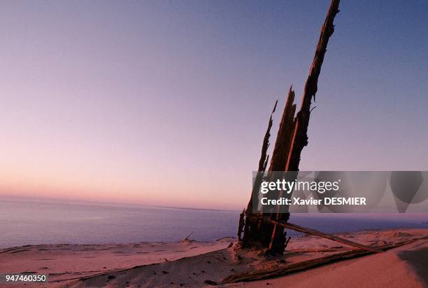 Bassin d'Arcachon, La dune du Pilat. C'est la plus haute dune d'Europe, sans cesse le sable est repoussé par les vents dominant venant de l'ouest....