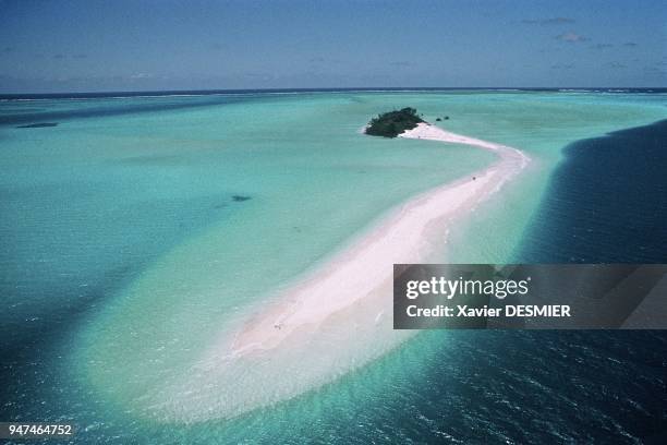 New Caledonia, the lagoon, Isle of Pines, Nokanhui atoll. Nouvelle-Calédonie, Le lagon de l'île des Pins , l'atoll de Nokanhui la partie la plus sud...