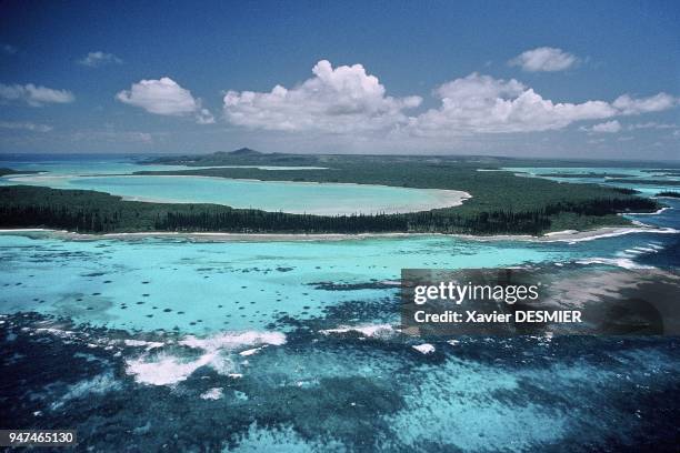 New Caledonia, the lagoon, Isle of Pines. Nouvelle-Calédonie, Le lagon de l'île des Pins .