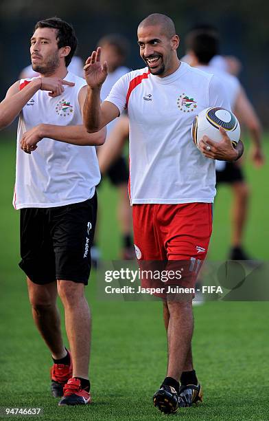 Juan Veron of Estudiantes reacts flanked by his teammate Leandro Benitez during a training session on December 18, 2009 in Abu Dhabi, United Arab...