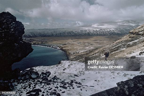 The American bay opens in the north of Possession Island, along the coastal fringe of the "Branloires" valley. Beyong the beach walking is difficult,...