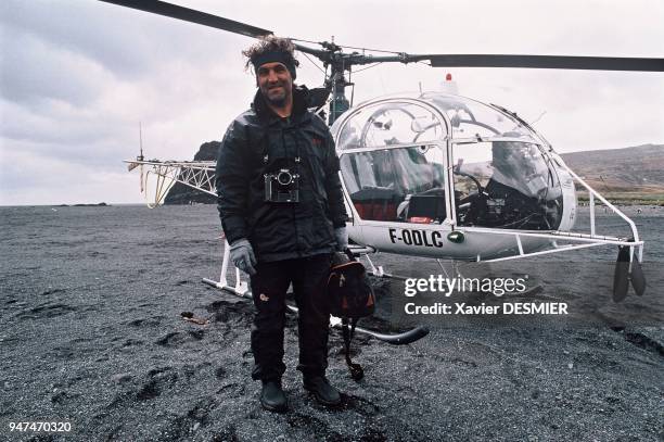 The U.S. Bay of Possession Island. Photographer Xavier Desmier after four months in isolation. Baie US de l'île de la Possession. Le photographe...