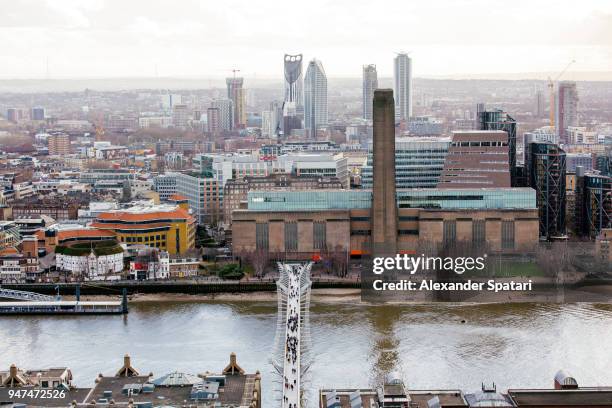 london south bank skyline with thames river and millenium bridge, london, uk - tate modern galerie stock-fotos und bilder