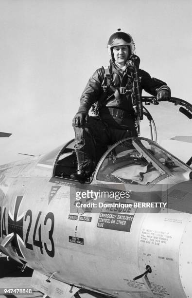 Pilote de l'armée de l'air allemande à bord d'un avion Lockheed F-104 Starfighter.