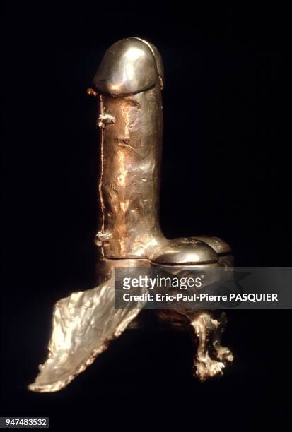 An unusual pen-holder. Shaped like a penis, it opens up and reveals a pen. Audiard, as well as being a talented artist, has an irreverent sense of...