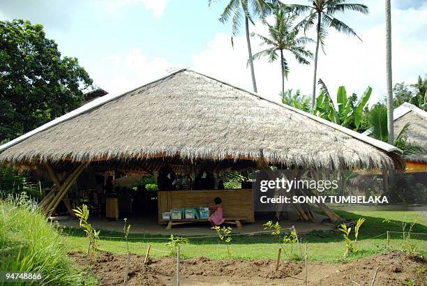 Climate-Indonesia-environment-education,FEATURE, by Stephen Coates A picture shows one of a building of green school in Badung on December 9, 2009....