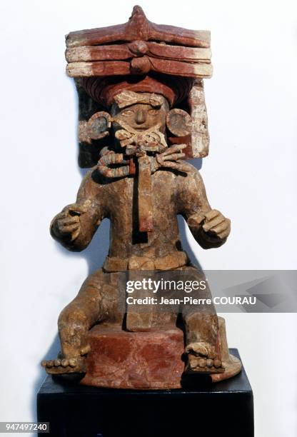 Royal effigy discovered in the sepulture XXXVII-4 represents probably the twelfth sovereign of the Copan dynasty whose tomb was discovered nearby....