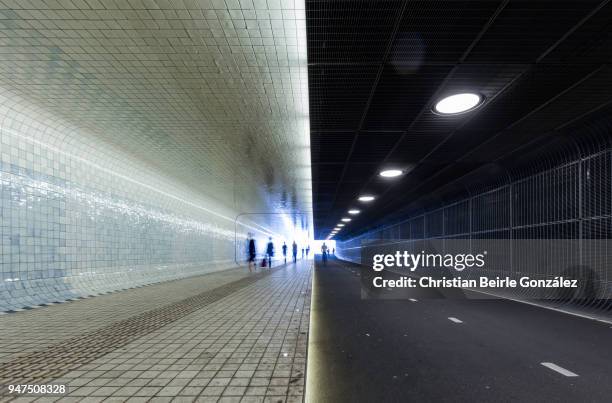 amsterdam centraal - underpass - christian beirle fotografías e imágenes de stock