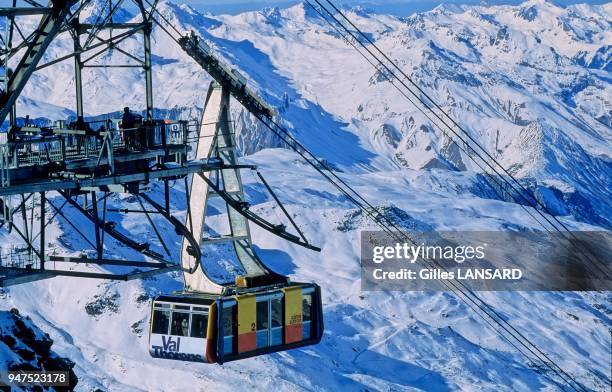 TELEPHERIQUE DE LA CIME CARON, VAL THORENS, SAVOIE, FRANCE.