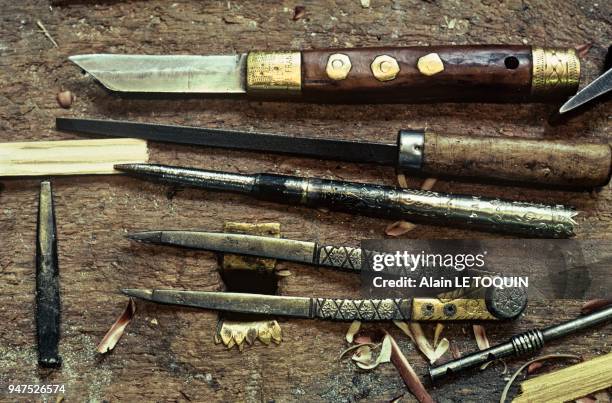 Traditional object of Basque country, the makila hides a formidable weapon behind its appearance of a walking stick, under its engraved pommel. The...