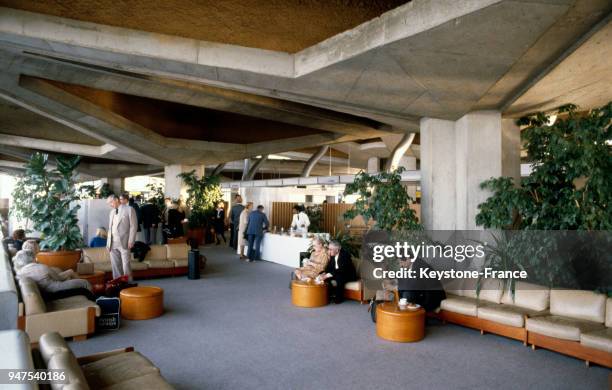 Vue de la salle d'attente à l'aéroport Roissy, en France.