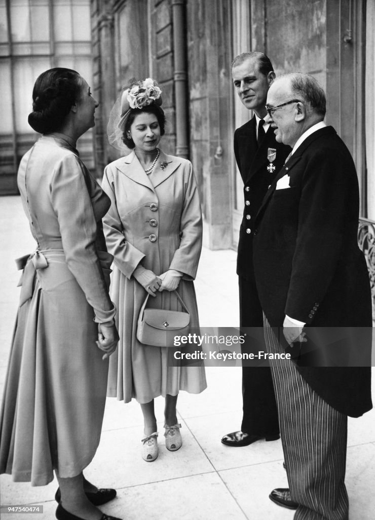 1948, PARIS, ELYSEE PALACE, FRENCH PRESIDENT VINCENT AURIOL WITH PRINCESS ELIZABETH AND THE DUKE OF EDINBURGH