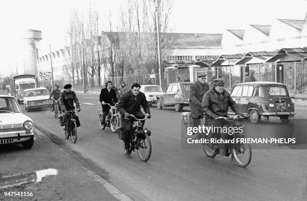 Circulation routière, dans la rue, en France.