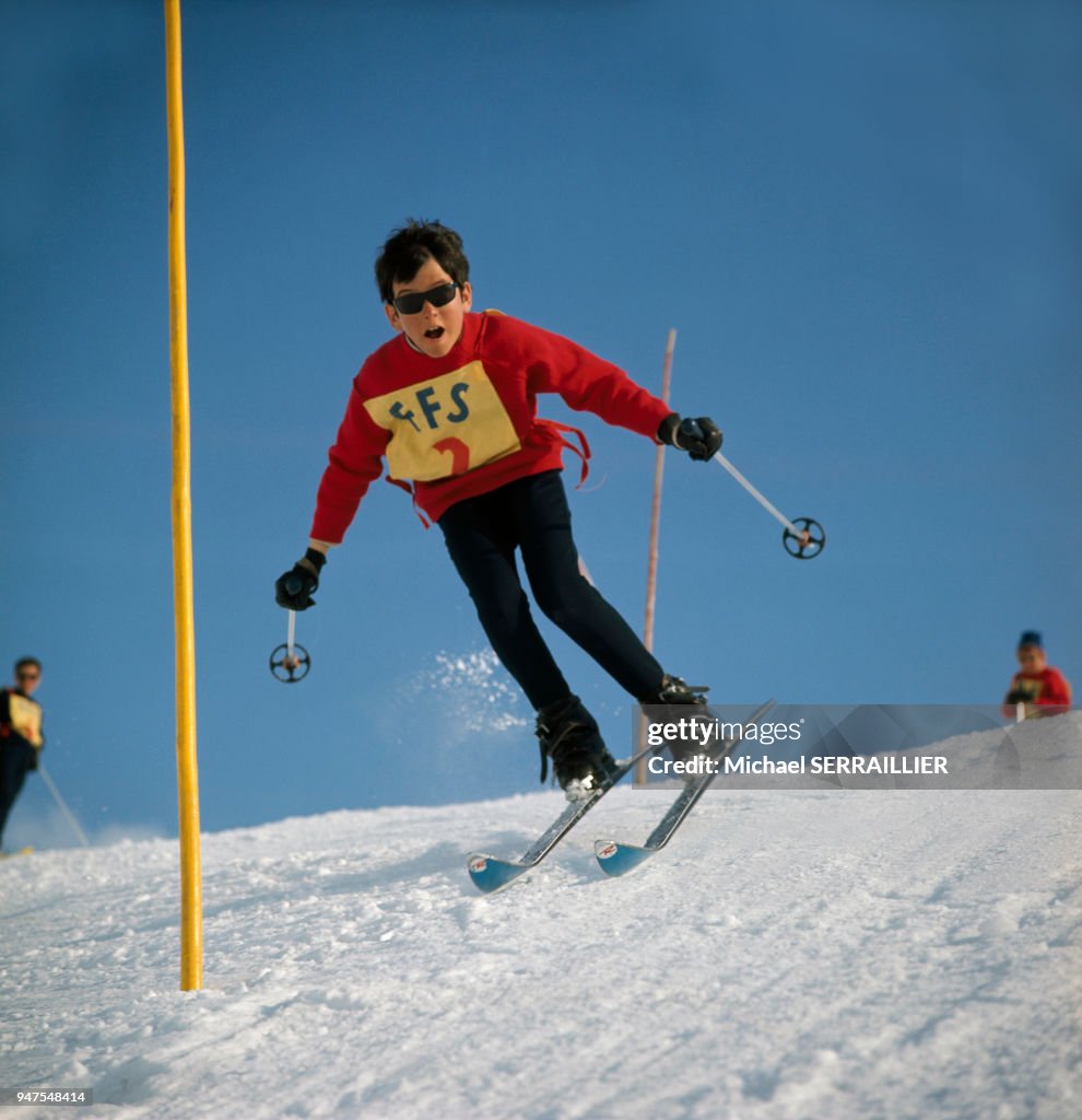 Enfant faisant du ski en France