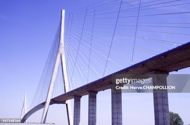 Vue du Pont de Normandie, reliant le Havre à Honfleur, France.