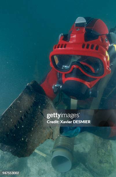 France, Haute-Savoie, Le lac d'Annecy, Haute-Savoie, Alpes, France. Un dévasage du site est obtenu à l'aide d'une suceuse mettant en surface la...