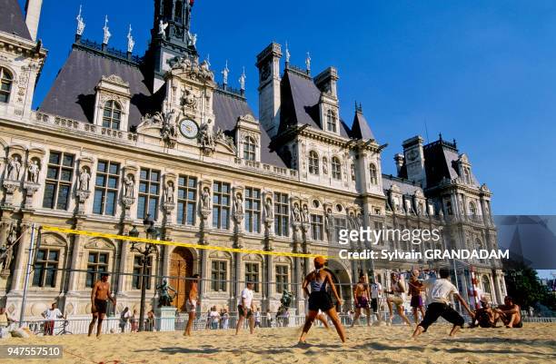 FRANCE.PARIS. PARIS-PLAGE FESTIVAL HOLD IN AUGUST ON THE RIVER SEINE EXPRESSWAY EMBANKMENT CLOSED TO TRAFFIC. SAND BEACHES PALMES CAFES AND GAMES...
