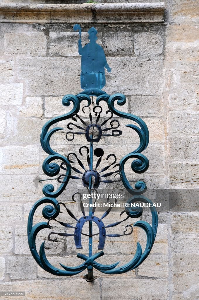 SIGN, PEZENAS, HERAULT, LANGUEDOC ROUSSILLON, FRANCE