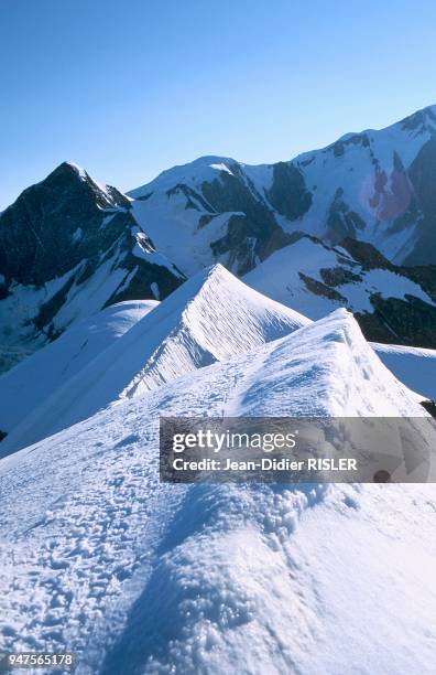 L'ARETE DES DOMES DE MIAGE, L'AIGUILLE DE TRICOT ET LE DOME DU GOUTER, HAUTE-SAVOIE, FRANCE.