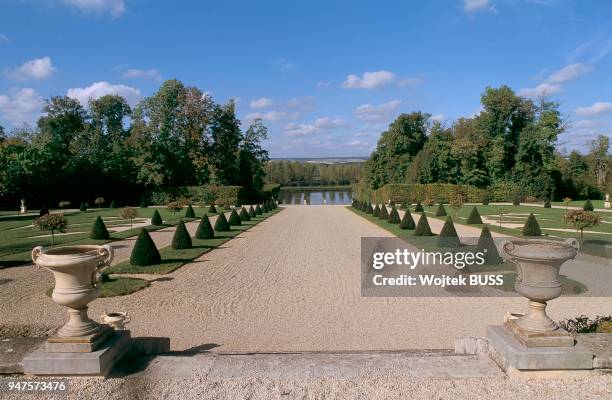 32 Chateau De La Motte Tilly Stock Photos, High-Res Pictures, and ...