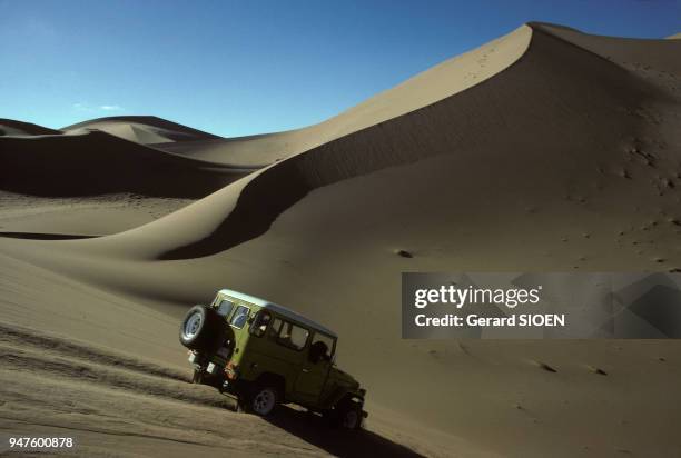 4x4 dans le désert d'Atacama, près de Copiapo, au Chili.