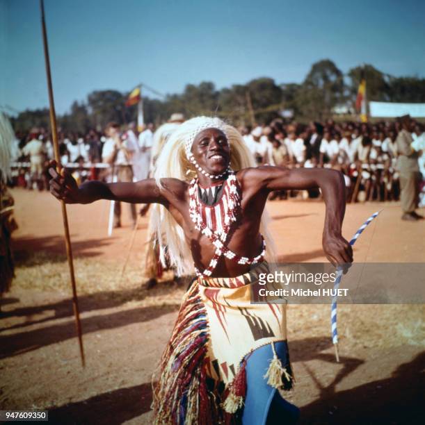 Homme Tutsi lors d'une danse Intore au Rwanda.