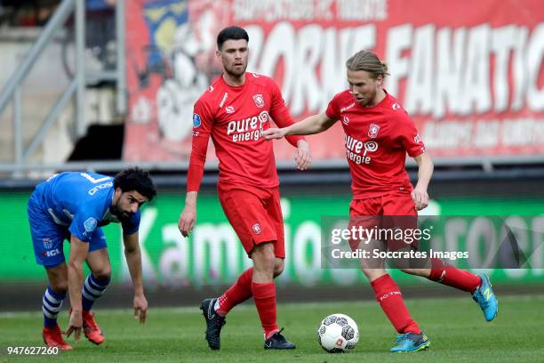 Youness Mokhtar of PEC Zwolle, Danny Holla of FC Twente, Jeroen van der Lely of FC Twente during the Dutch Eredivisie match between Fc Twente v PEC...