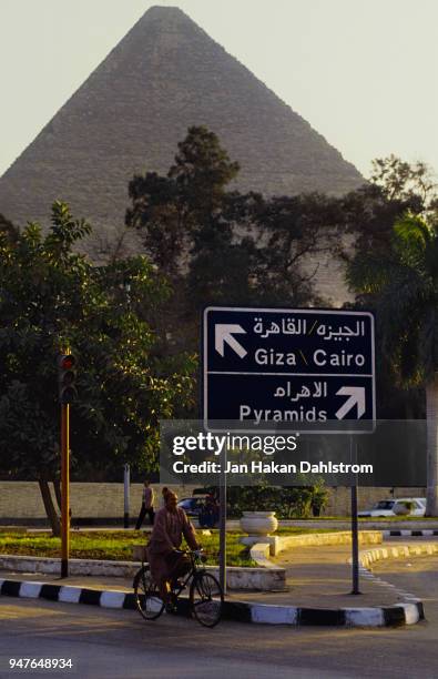 Pyramid Traffic Signs Egypt Road Sign By The Pyramids High-Res Stock Photo - Getty Images
