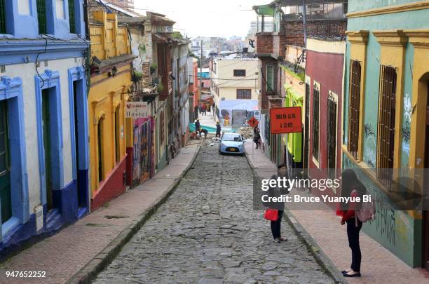 street in la candelaria district - la candelaria bogota stockfoto's en -beelden