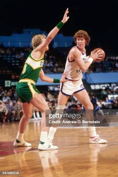 Bill Walton of the San Diego Clippers handles the ball against the Seattle SuperSonics during an NBA basketball game on October 31, 1982 at the San...