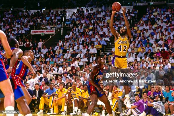 James Worthy of the Los Angeles Lakers shoots the ball against the Detroit Pistons on February 21, 1988 at The Forum in Inglewood, California. NOTE...