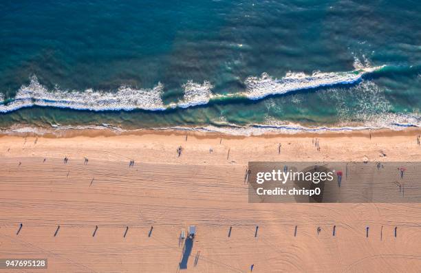 luftaufnahme von santa monica beach - los angeles beach stock-fotos und bilder