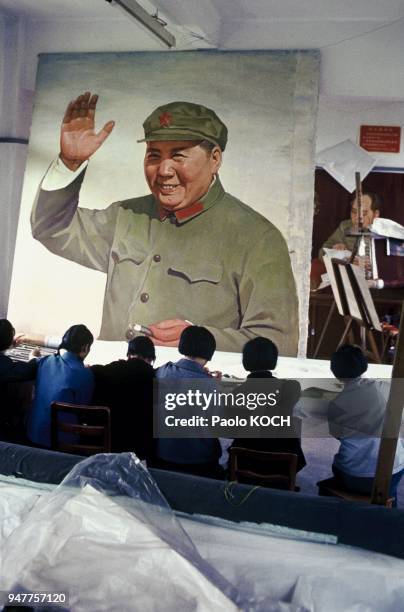 Traditional embroidery school, portrait of Mao. 1966-1967 Ecole de broderie traditionnelle, portrait de Mao.