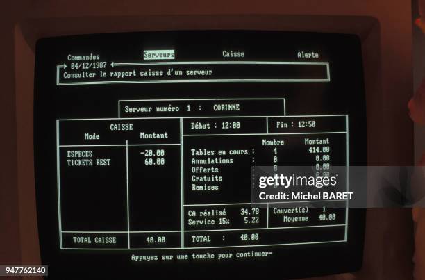 Ordinateur muni d'un logiciel pour enregistrer les commandes dans un restaurant.