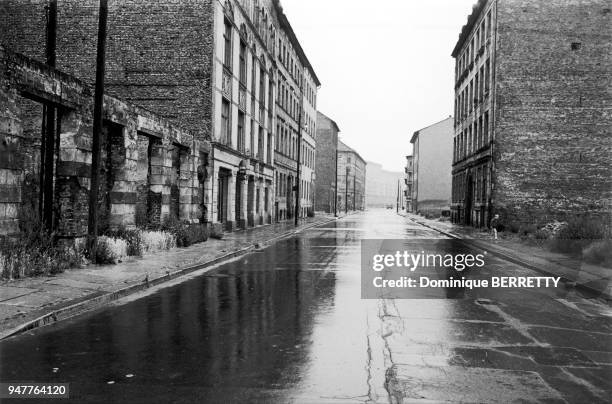 Réfugiés de Berlin Est passant à l'Ouest depuis le premier juillet 1961 avant que ne soit clos le mur entre Est et Ouest fin novembre 1961.