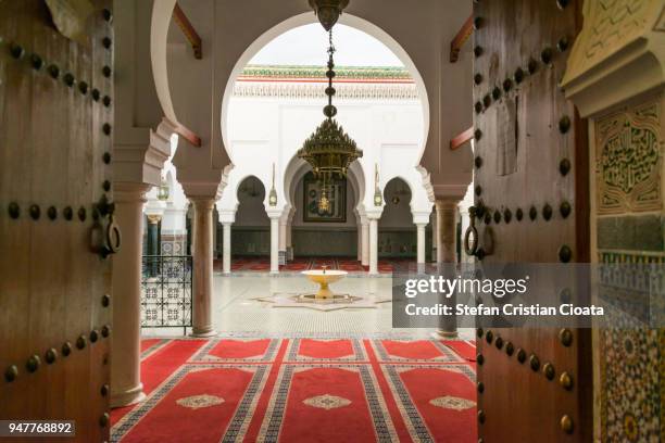 al quaraouiyine mosque and university in fes - old medina casablanca fotografías e imágenes de stock