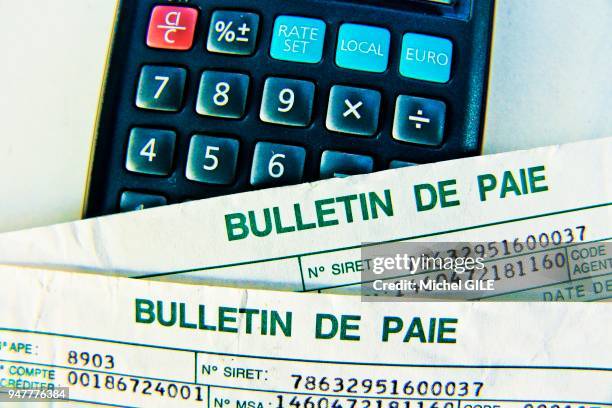 Bulletin de paie sur une mini calculatrice France 18 Janvier 2017.