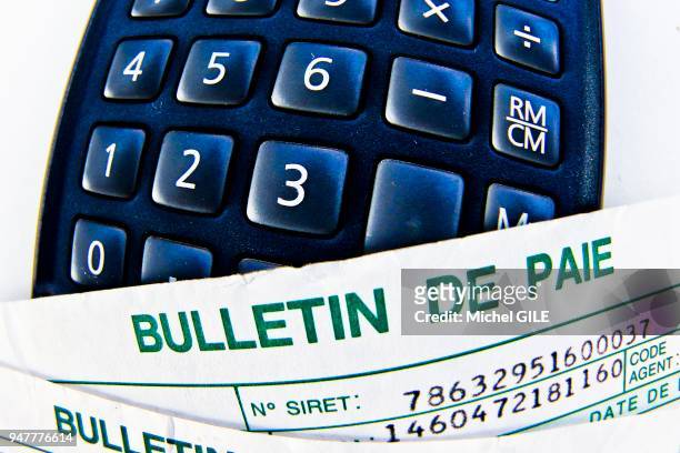 Bulletin de paie sur une mini calculatrice France 18 Janvier 2017.