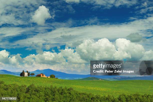 spring in tuscany - capella di vitaleta stock pictures, royalty-free photos & images
