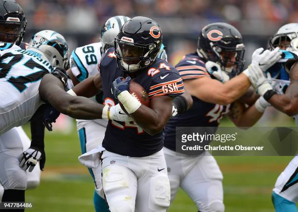 Chicago Bears running back Jordan Howard rushes during first quarter action against the Carolina Panthers on Sunday, Oct. 22, 2017 at Soldier Field...