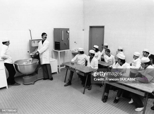 Classe d'apprentis boulangers dans un centre d'apprentissage régional en France.