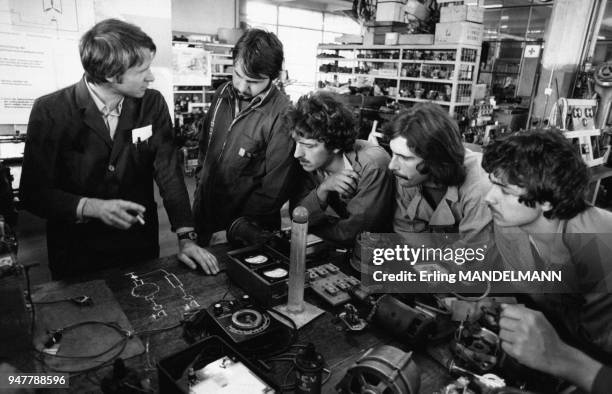 Cours de mécanique dans une école professionnelle en France.