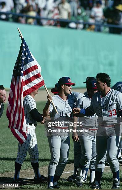 Robin Ventura and Ed Sprague of Team USA celebrate winning the gold medal against Japan during the 1988 Seoul Olympic games on August 7, 1988 in...